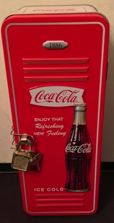 4976149-1 € 10,00 coca cola voorraadblik met slotje 22 x 8 x 8 cm.jpeg